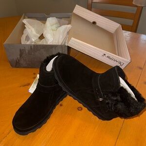 Bearpaw “Koko” black boots size 8
